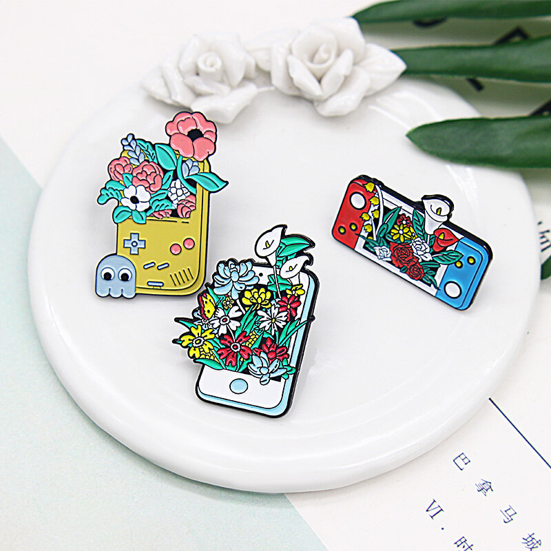 machines Enamel Pins Gamepad Mobile Phone Handset Jewelry Brooches Shirt Badges Lapel Gifts For Friends Flowers Plants Game