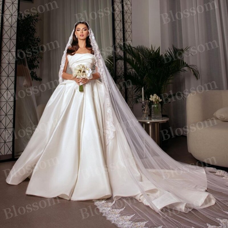 Miękka satyna suknie ślubne bez ramiączek suknia balowa długi tren aplikacje koronkowe welon wysokiej jakości niestandardowe suknia ślubna sukienki na przyjęcie ślubne