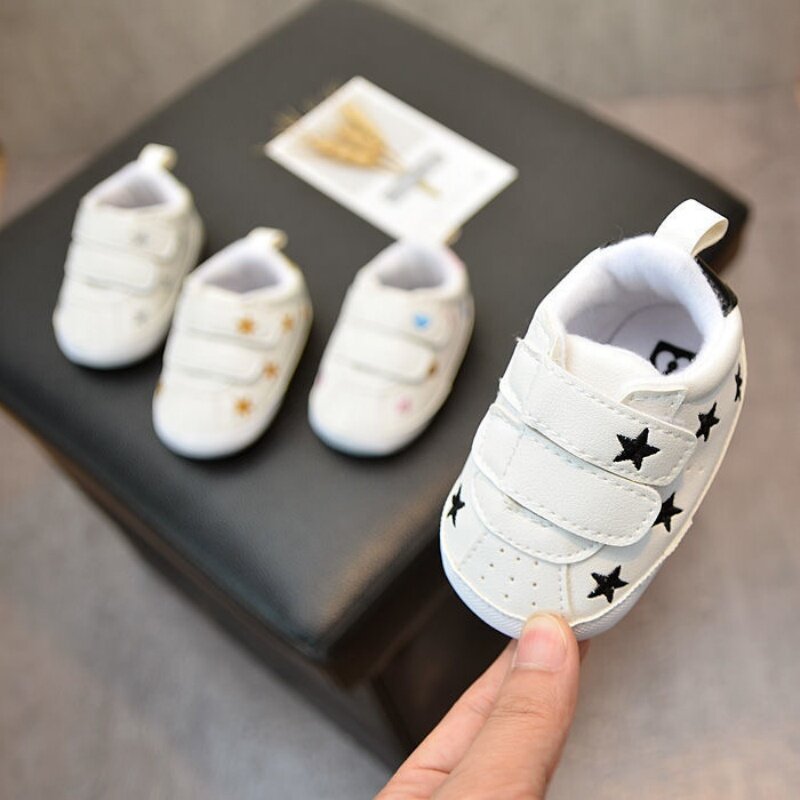 Sapatos brancos pequenos antiderrapantes para meninos e meninas, solas macias, casuais, aprendendo a andar, recém-nascidos, bebês de idade, 0-18 meses, novo