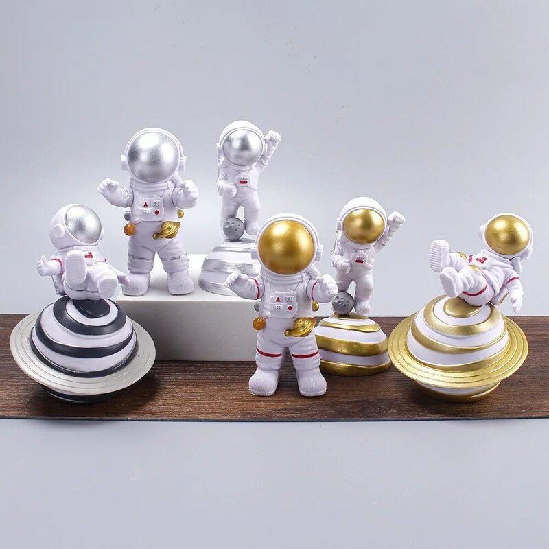 Resin Astronaut Statue Home Decor Figurines Sculpture Room Decoration Creative Miniature Figurines Home Decoration Accessories