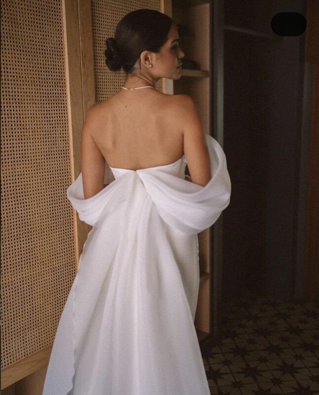 Prosta satynowa suknia ślubna syrenka z krótkim rękawem z organzy na ramieniu dostosowana do mierzenia sukni ślubnych oszałamiająca