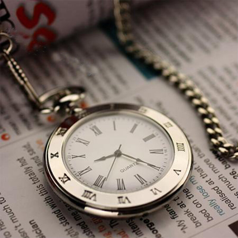 นาฬิกาพกสไตล์วินเทจโบราณควอทซ์ทรงกลมมีจี้สร้อยคอลูกปัดนาฬิกาที่สวยงามสำหรับผู้ชายผู้หญิงของขวัญ
