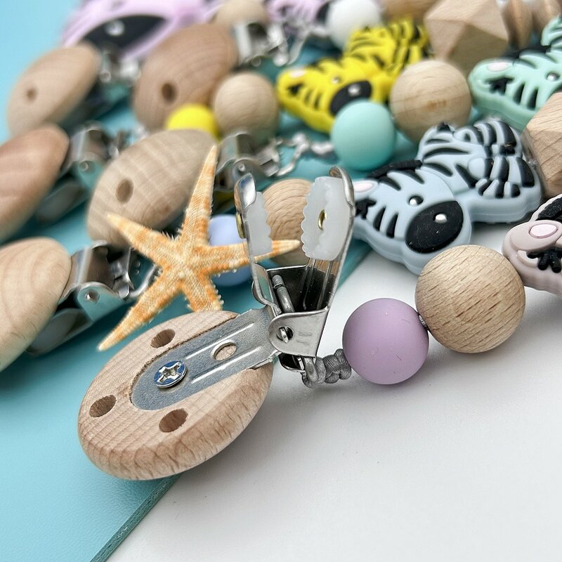 Personalisierte Englisch Holz Buchstaben Name Baby Silikon Zebra Anhänger Schnuller Clips Ketten Halter Beißring Baby Kawaii Spielzeug Geschenke
