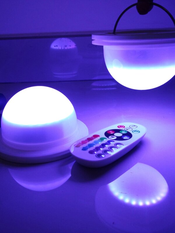 50 Pçs/lote Iluminação LED Móveis Bateria Recarregável Lâmpada Led RGB Controle Remoto À Prova D' Água IP65 Luzes Da Piscina de natação