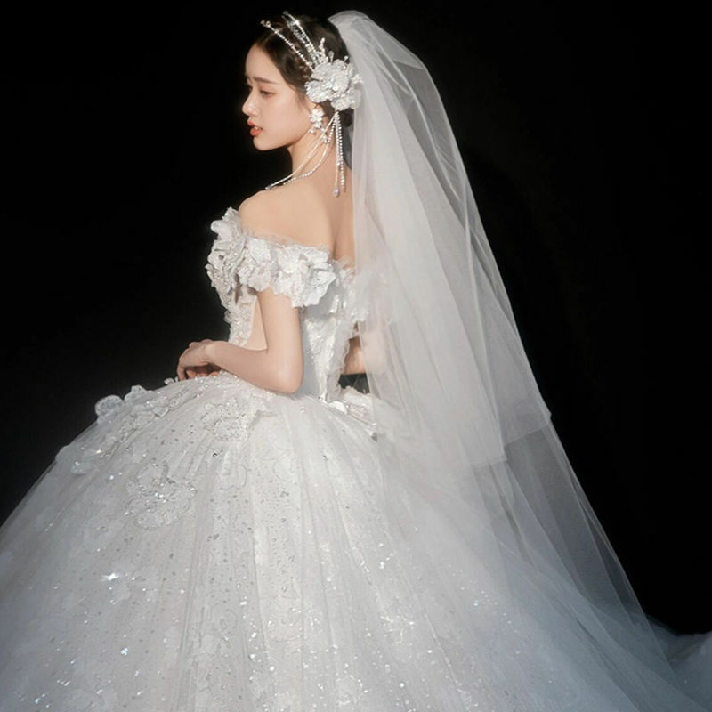 Robe de mariée de luxe avec appliques florales 3D, robe de mariée de Dubaï, robe de mariée d'église, robe de patients à paillettes de cristal
