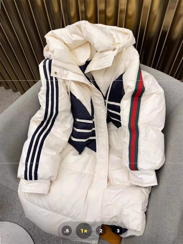 Jaket Hoodie perca bergaris kontras untuk wanita, jaket musim dingin model baru setengah panjang selutut putih bebek