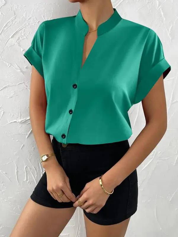 Kemeja lengan pendek wanita, baju kantor kancing sebaris hijau kasual, leher V sederhana polos musim panas 2023