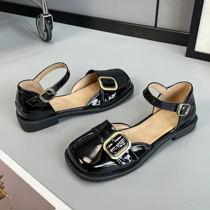 Sandálias Baotou versáteis para mulheres, sapato único estilo universitário, francês, pequeno, fundo achatado, retrô, pequeno, novo, 2024