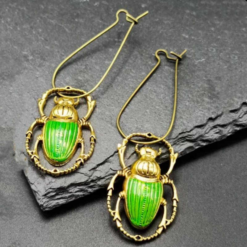 Pendientes de animales escarabajo únicos, diseño dorado y verde simple, accesorios creativos y lindos, 1 par