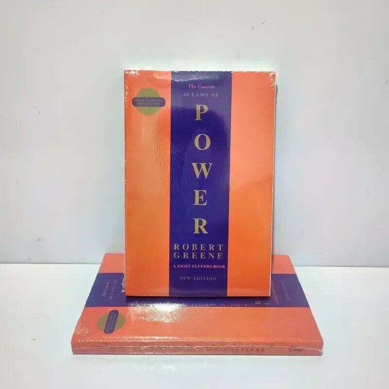 Zwięzła książka 48 praw władzy w języku angielskim autorstwa Roberta Greene'a z motywacją do filozofii politycznej przywództwa politycznego dla dorosłych