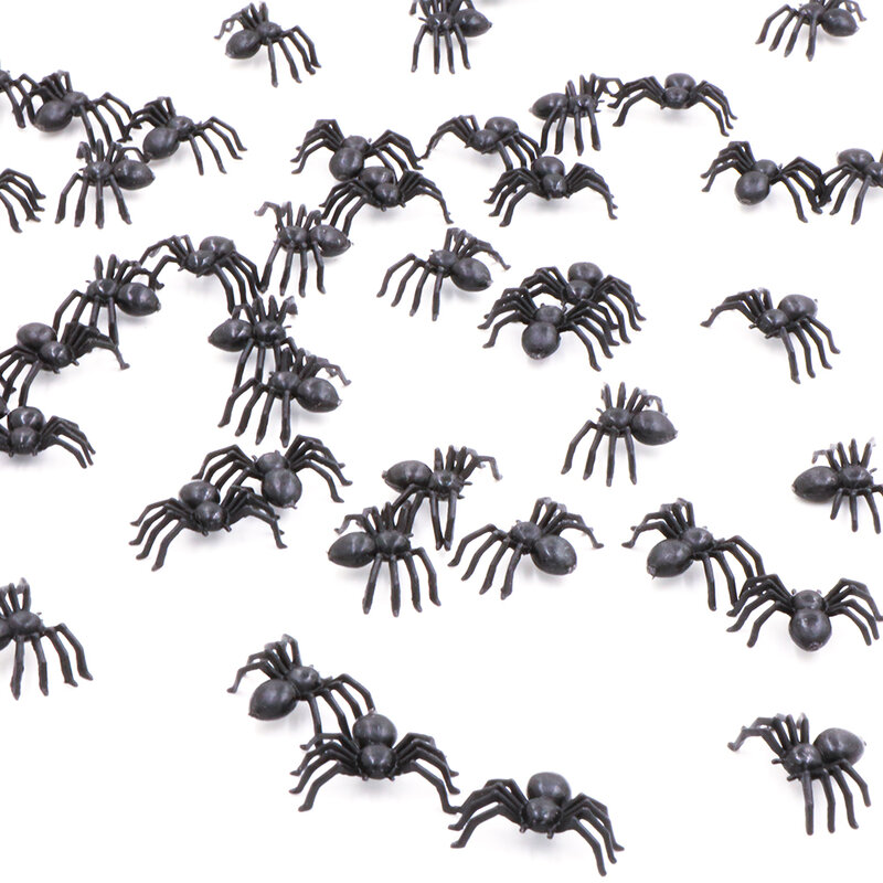 Arañas pequeñas de plástico negro para decoración de Halloween, juguetes de araña falsos, broma divertida, accesorios realistas, 50 piezas