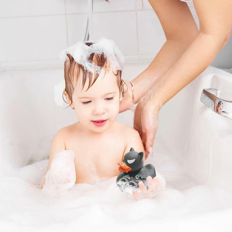 Anatra di gomma nera divertenti Mini anatre giocattoli da bagno per bambini anatre di Halloween vasca da bagno giocattoli da piscina per forniture per docce di compleanno