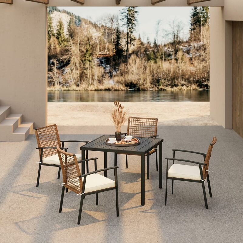 Set ruang makan teras luar ruangan, perabot teras anyaman Set 4 kursi dengan bantalan lembut dan meja persegi dengan lubang payung