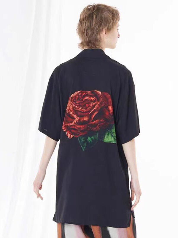Ein großes Kurzarmhemd mit Rosen druck Yohji Yamamotos Homme Herren hemden für Herren bekleidung Unisex-Hemd für Damen
