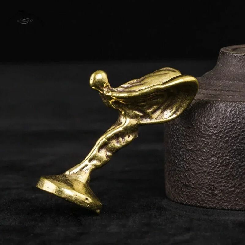 Statue de trophée en bronze faite à la main, ornements rétro, petite figurine en bronze, coupe de petit homme doré, décor de bureau, souvenirs artisanaux