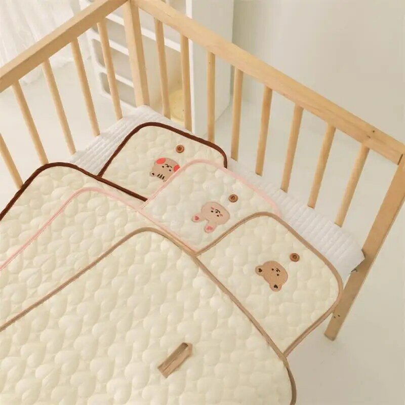 Urine Pad Squirrel Foldable Cute Cartoon Reuse Easy To Carry Waterproof Changing Mat Bear Easy To Clean Newborn Changing Pad