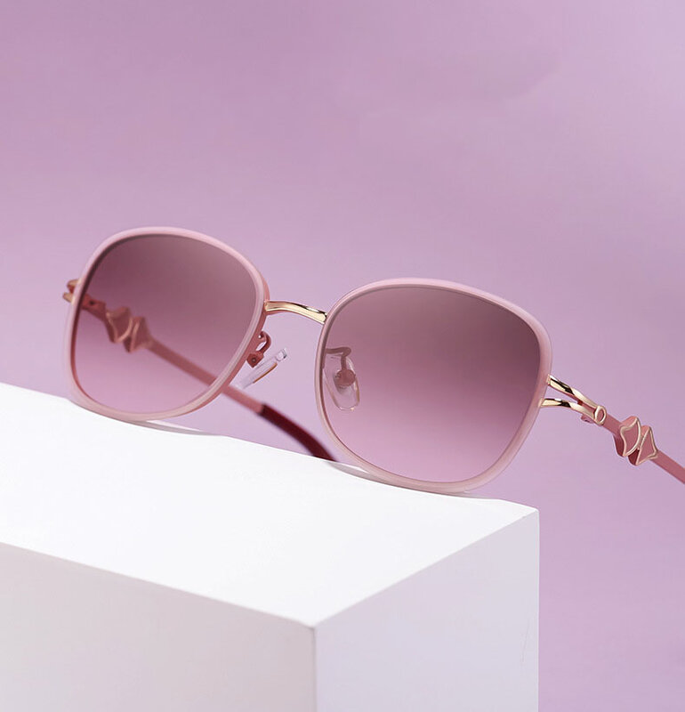 Nuovi occhiali da sole avanzati da donna Fashion Light Luxury Brand parasole di alta qualità INS occhiali da sole Ocean Beach Mirror UV400