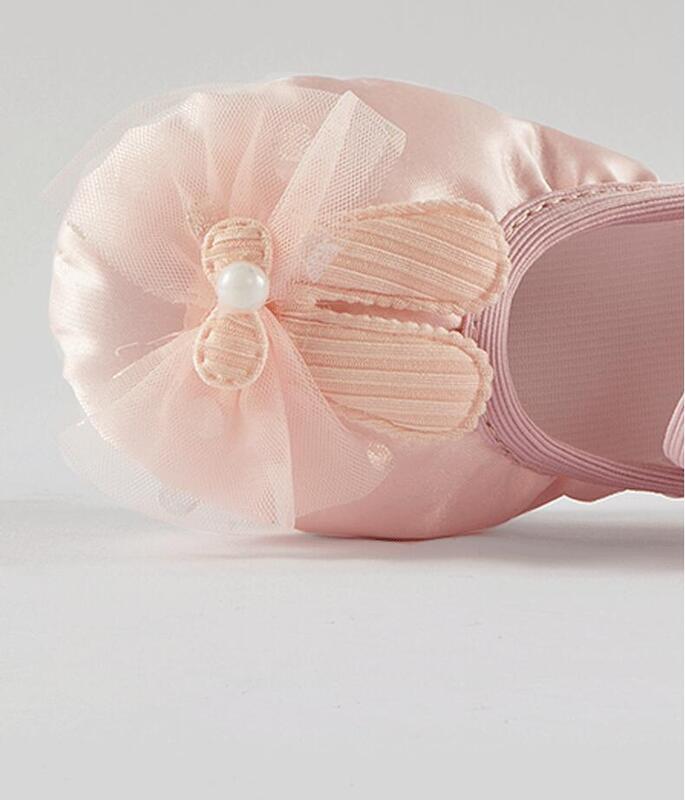 Балетные танцевальные туфли для девочек, милые холщовые туфли на мягкой подошве, с кружевом и бантом, для танцев