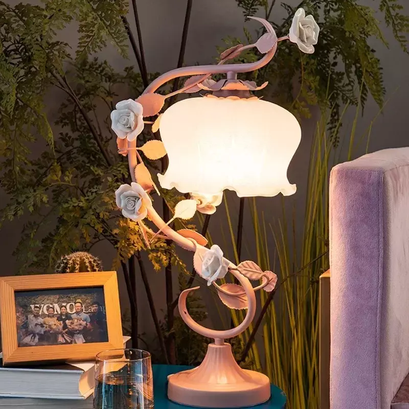 Европейская Винтажная настольная лампа в виде цветов, декоративная настольная лампа для отеля, Золотая бронзовая лампа для спальни, гостиной, настольные лампы в виде цветов