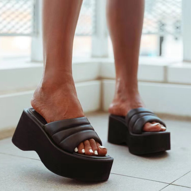 Chanclas de cuña de suela gruesa para mujer, sandalias de plataforma con punta de Clip, zapatillas de playa antideslizantes, Sandalias de tacón alto, 2023