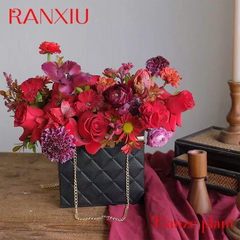 Caja de regalo cuadrada de lujo personalizada, embalaje de flores plegable, cajas de bolsas de papel, ramos de rosas, cajas de flores con cadena