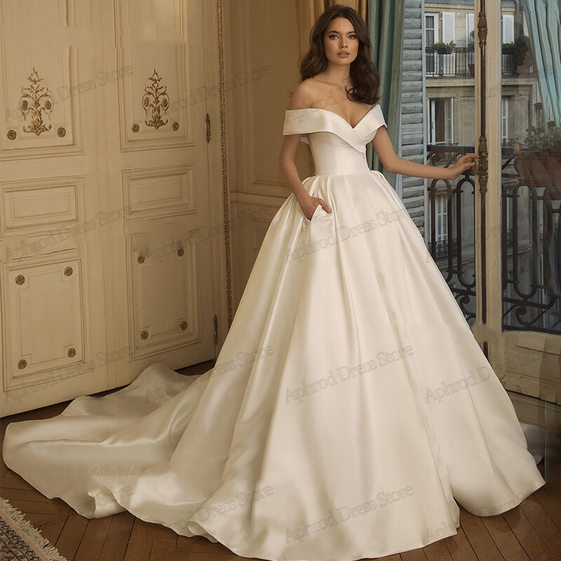Proste suknie ślubne satynowe suknie ślubne o linii A z ramienia szaty księżniczki Sweep Train eleganckie urocze Vestidos De Novia