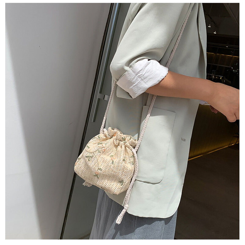 Tas bahu kecil wanita mode tas bordir bunga anyaman jerami pantai tas tangan selempang renda wanita untuk perjalanan