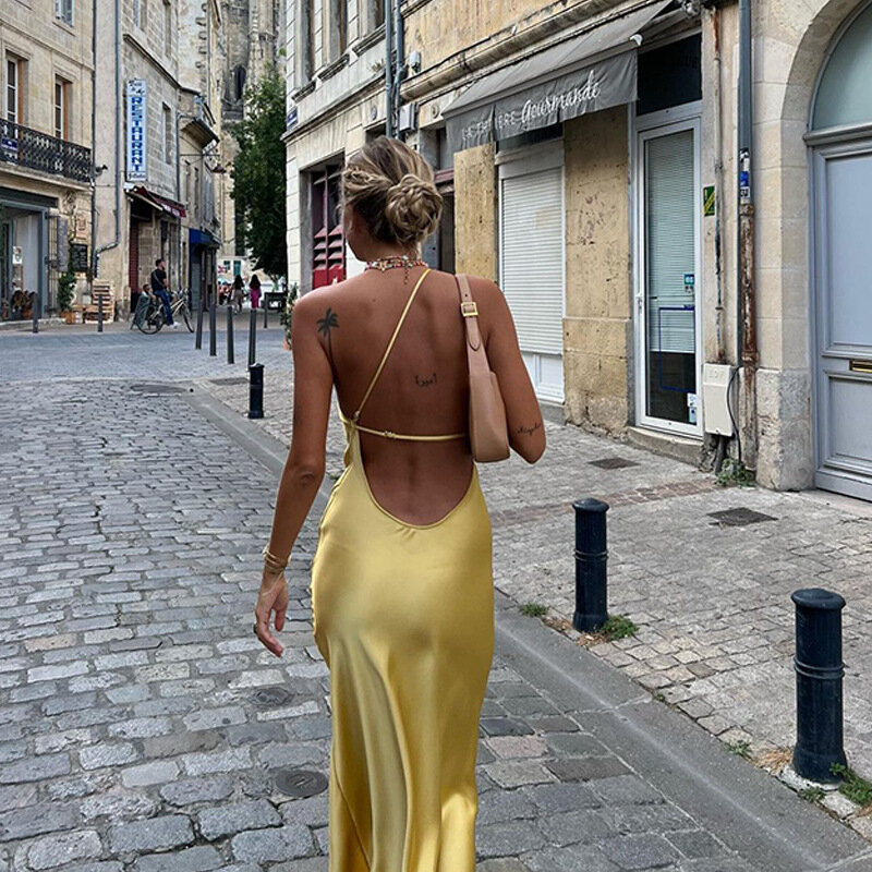 Gaun panjang backless seksi, gaun bahu miring warna polos pas badan