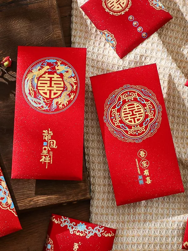 Envelopes vermelhos selados com presente, Envelopes criativos, porta do casamento criativo, especial