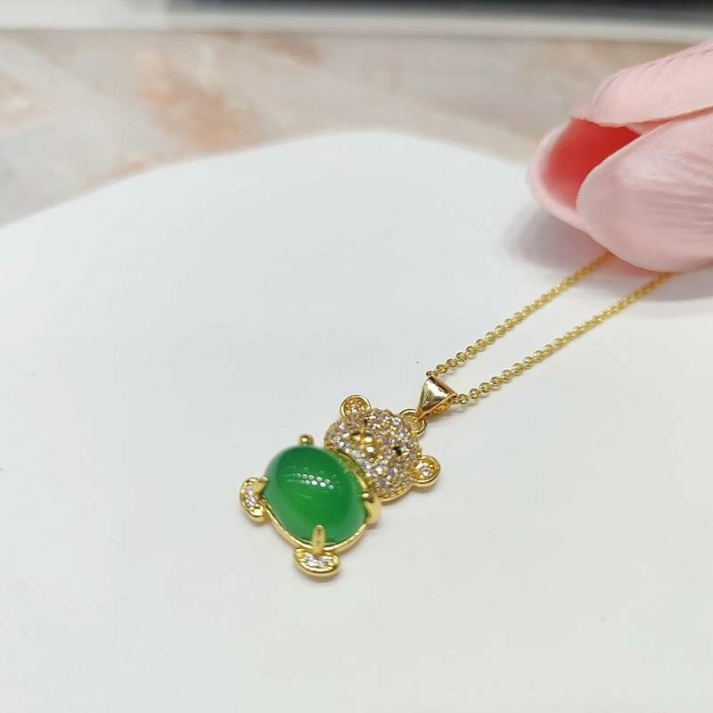 Miedziane inkrustowane chryzoprazy naturalne Jade chalcedon wisiorek z misiem naszyjnik moda kobiety Charms biżuteria prezenty