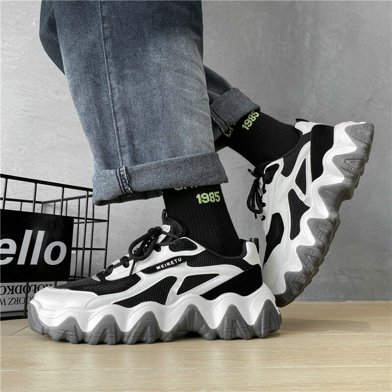 Scarpe da uomo 2024 moda scarpe alla moda Instagram Hong Kong Style uomo Versatile nuove scarpe da tavola sportive traspiranti quattro stagioni