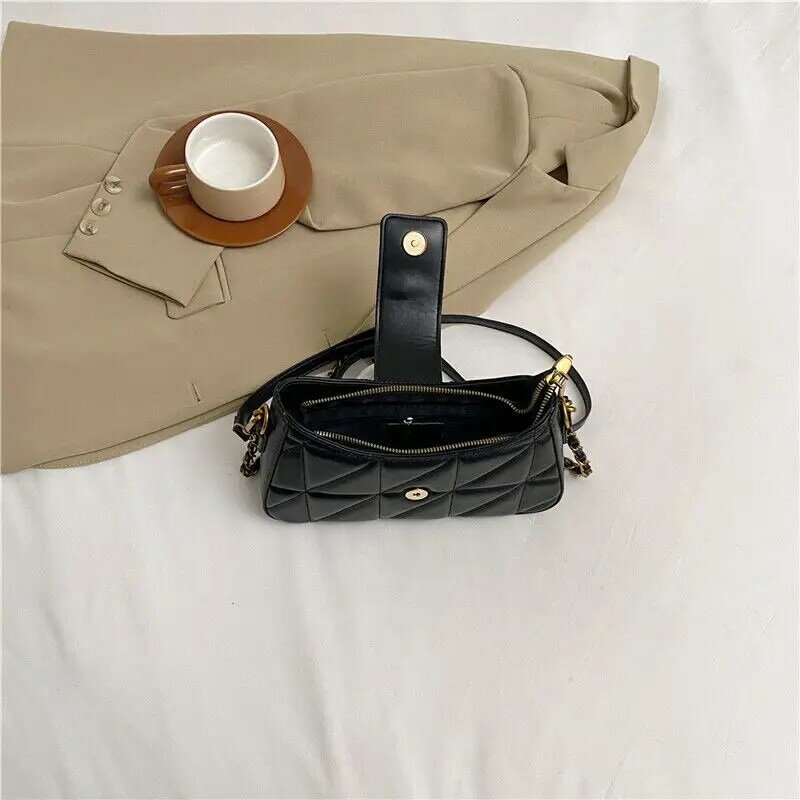 Lingge Chain Underarm Bag with Western Style Versatile Crossbody Bag Unique Casual Shoulder Bag New Fashion 2024