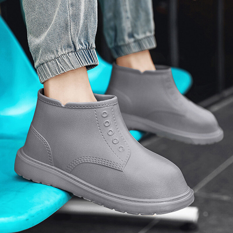 Sepatu Bot Hujan Tahan Air PVC Santai Luar Ruangan Gaya Yang Sama untuk Pria Wanita Baru Sepatu Karet Antiselip Sepatu Bot Tebal Ukuran Besar