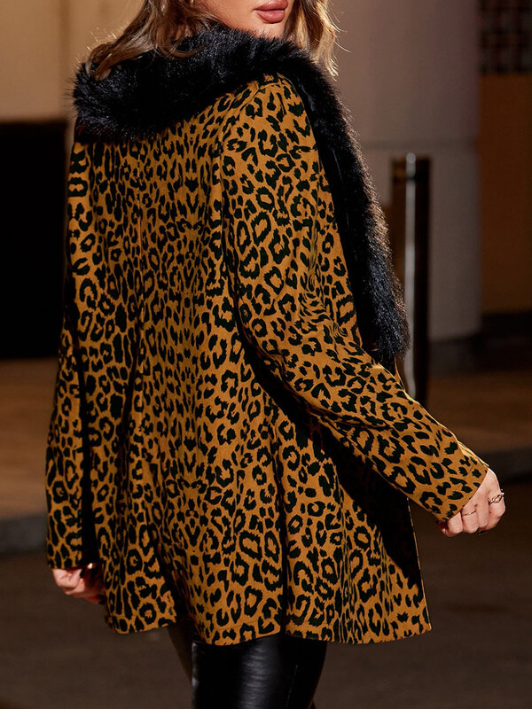 Женское меховое пальто средней длины с леопардовым принтом и воротником из искусственного лисьего меха