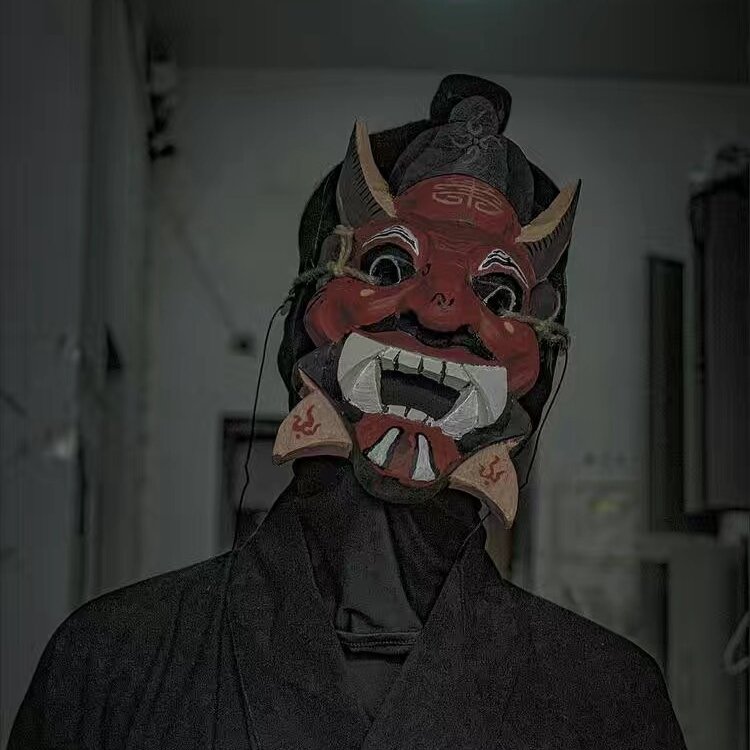 Bez farby maska szamana w stylu chińskim ręcznie rzeźbione w drewnie występ na scenie kostium na Halloween maska kreatora horroru