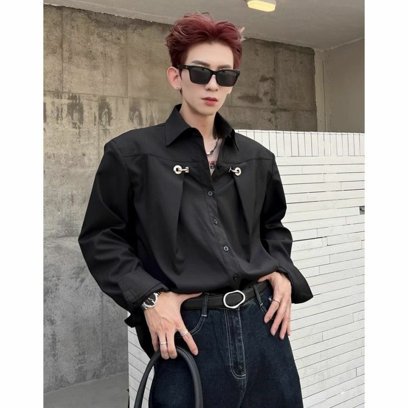 Camicia da uomo con bottoni in metallo con risvolto di fascia alta Y2k Design di nicchia allentato Casual maniche lunghe camicie da uomo in tinta unita Streetwear di lusso leggero