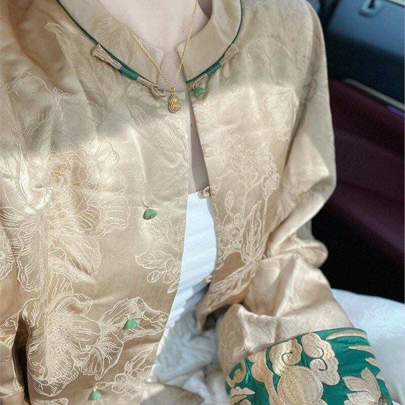 New Chinese Style Women's Top Unique Khaki Machine Embroidery Knot Button Coat