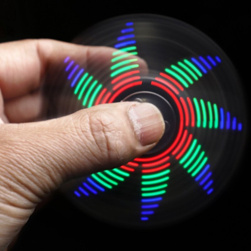 Kit elettronico fai da te LED Fingertip Gyro fabbricazione Kit di saldatura fai da te Set di allenamento elettronico a diodi colorati saldatura SMD
