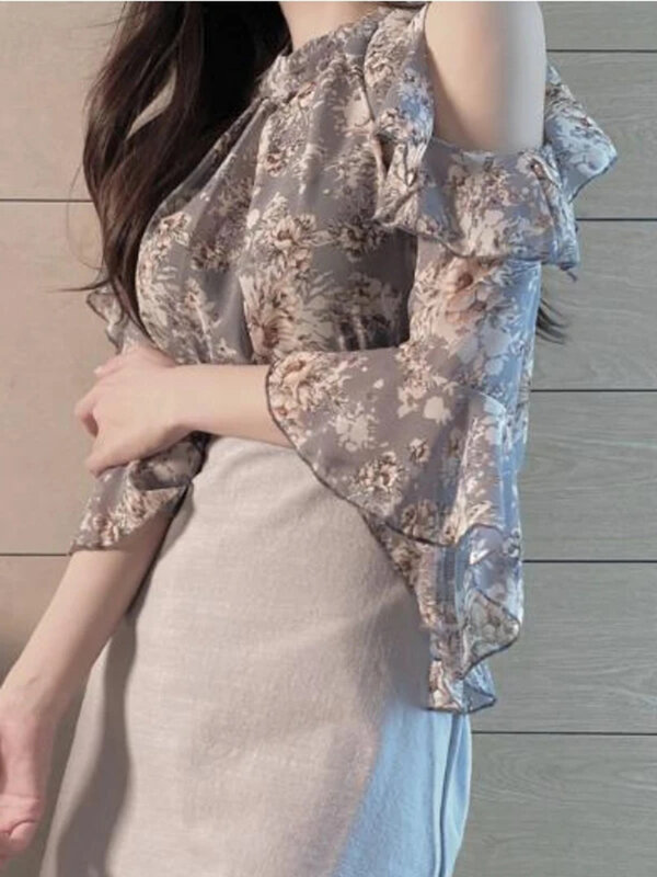 Женская шифоновая блузка с открытыми плечами, элегантная винтажная блузка с цветочным принтом и расклешенными рукавами, элегантная шифоновая блузка во французском стиле на лето