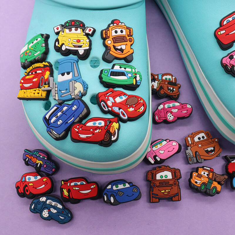 1 pz Mix Cars Luigi Ramone Lightning McQueen ciondoli per scarpe in PVC bambini popolari decorazioni con fibbia Fit regali di compleanno