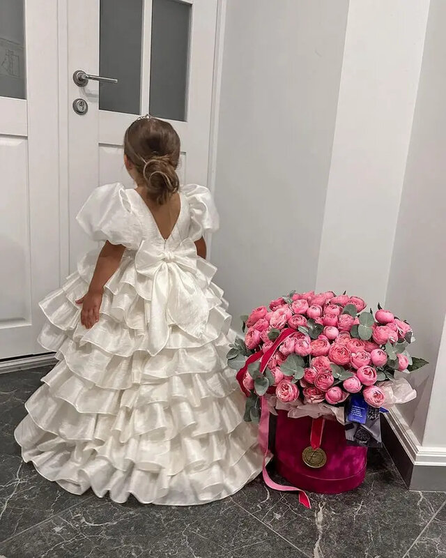 Vestido de flor de cetim branco Puffy, Camada com arco, Mangas curtas, Vestido de festa infantil, Vestidos de Primeira Comunhão, Casamento
