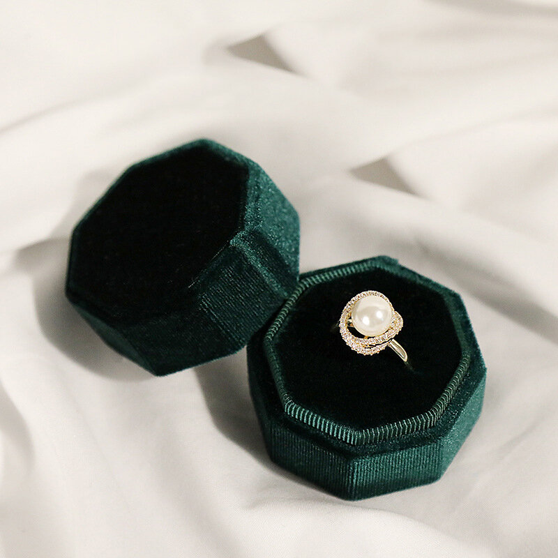 กล่องแหวนกำมะหยี่ไฮเอนด์สำหรับการหมั้นแต่งงานกล่องจัดระเบียบอัญมณีช่องเดียว/คู่กล่องเก็บเครื่องประดับย้อนยุคขายส่ง