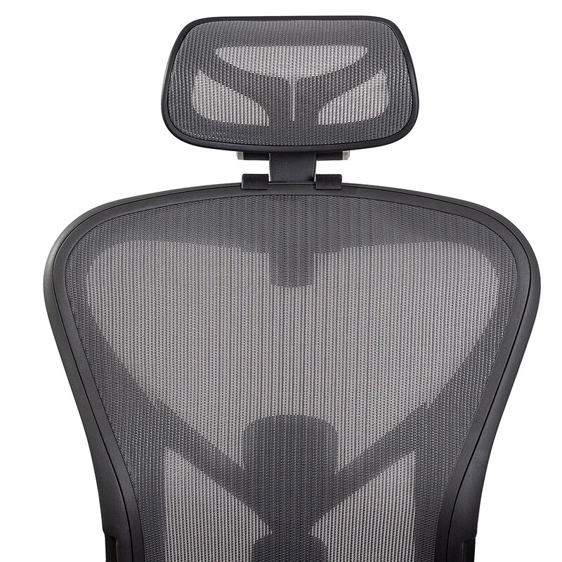 Nowy zagłówek dla Herman Miller zremasterował krzesło biurowe Aeron w kolorze czarnym/grafitowym. Tylko zagłówek-krzesło nie zawiera