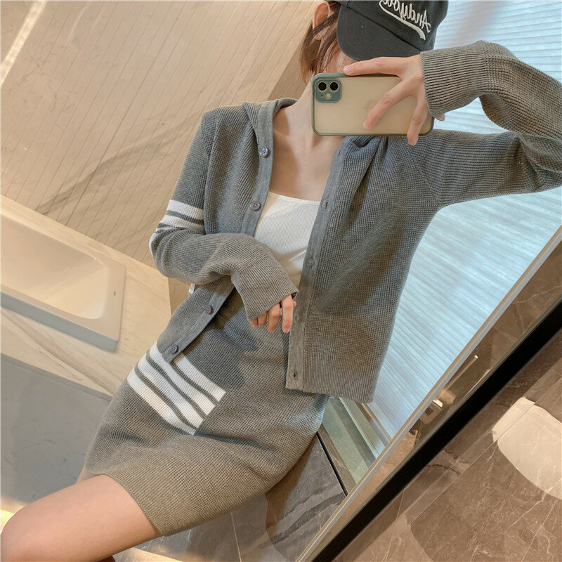 High-quality Autumn and Winter TB College Style Fuge Color Contrast Hooded Knit Slim Cardigan Slim Wrap Hip Skirt Suit Women