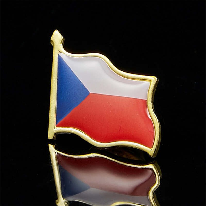 Металлическая брошь в виде флага Чехии