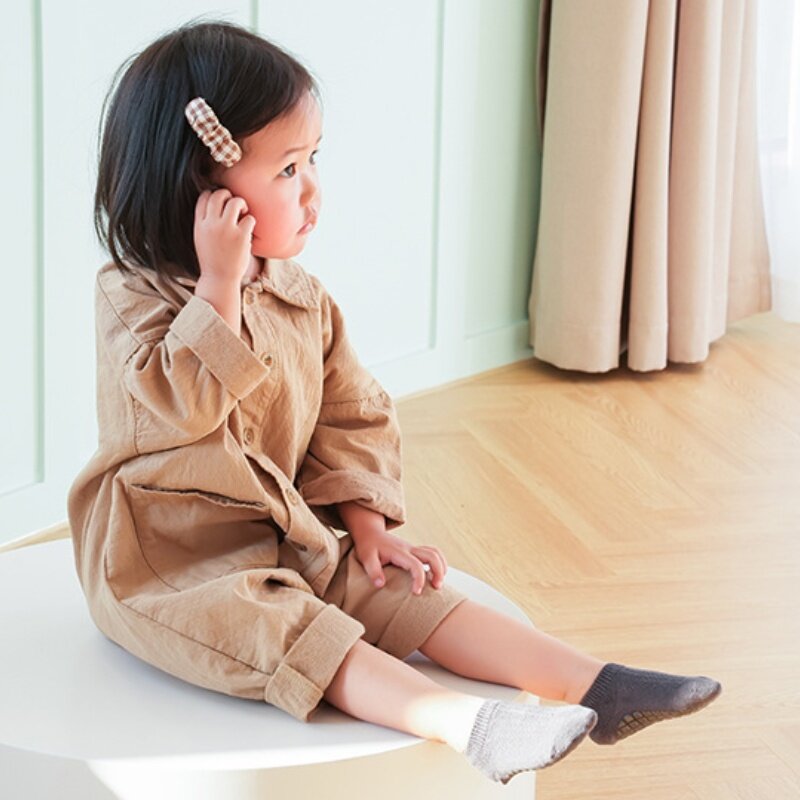 Kaus kaki lantai bayi, Kasut jala pendek anti slip warna polos musim panas lembut untuk 0-5 tahun