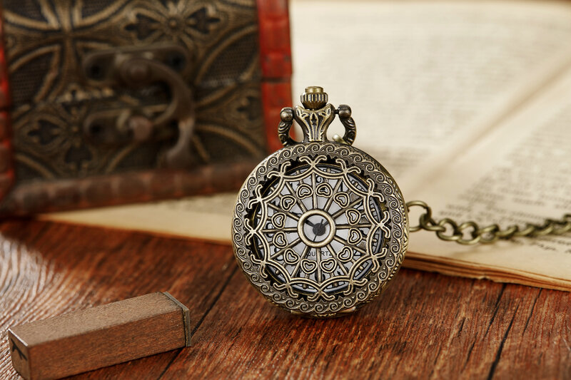 Reloj de bolsillo conmemorativo floral ahuecado clásico para amigos, el mejor regalo para esposa, 2023