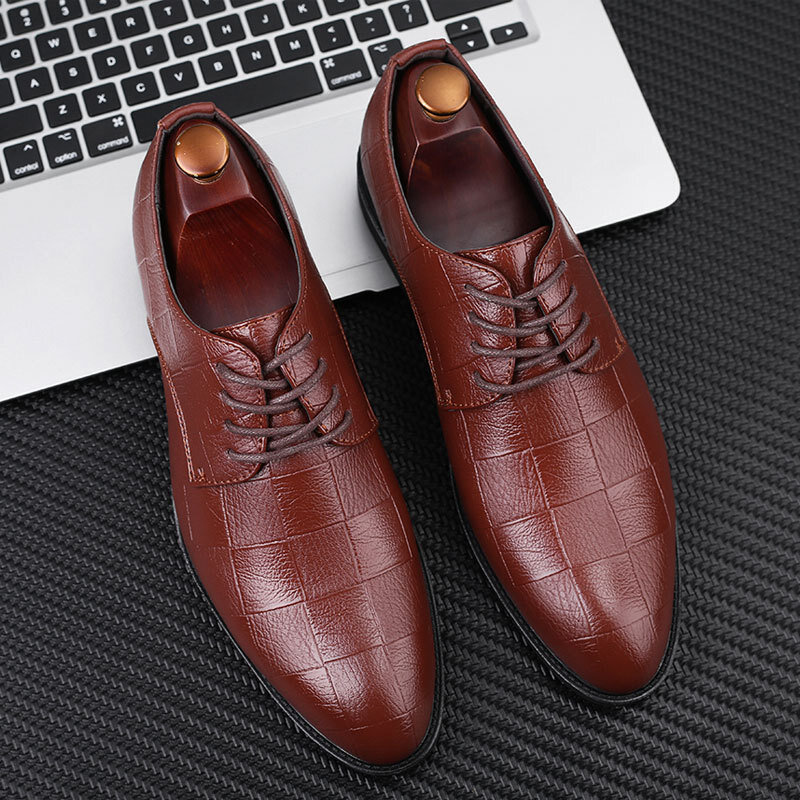 Zapatos de cuero para hombre, zapatos de vestir de negocios, puntiagudos, suela suave, parte superior de cuero suave, moda, nuevo