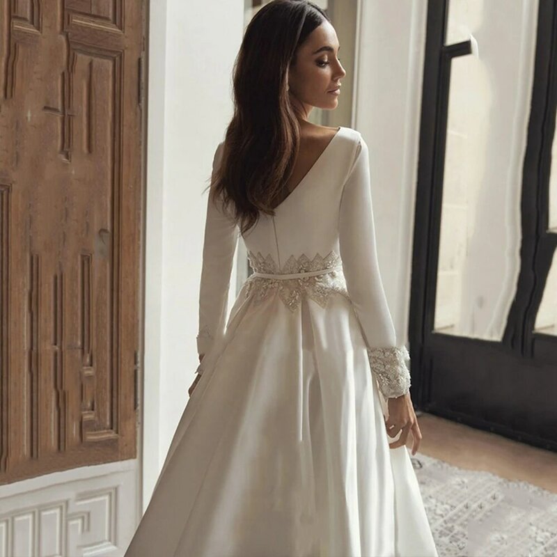 Женское атласное свадебное платье с длинным рукавом, открытой спиной и аппликацией