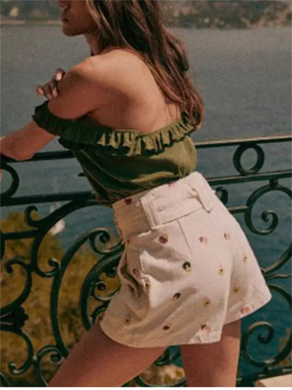Celana pendek Denim wanita celana pendek kasual musim panas sulaman lalat atau bunga ritsleting lurus warna polos dengan sabuk
